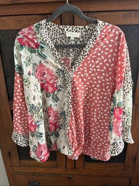 Umgee Coral & Floral Mixed-Print V-Neck Blouse